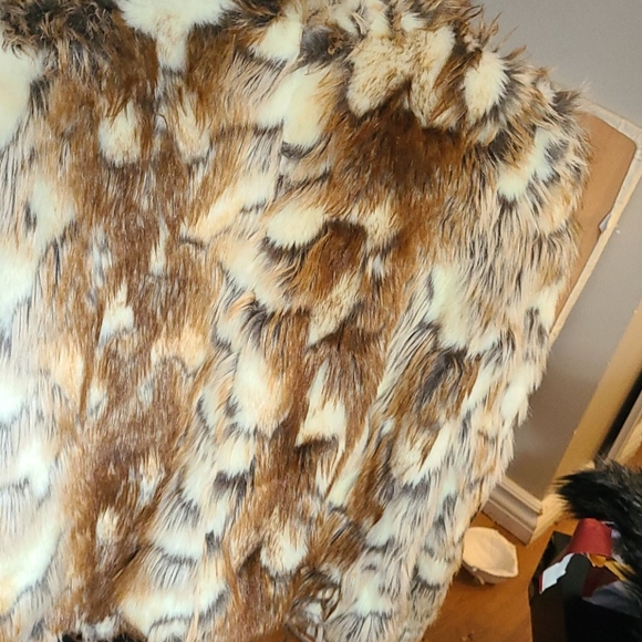Faux fur jacket - Picture 2 of 3